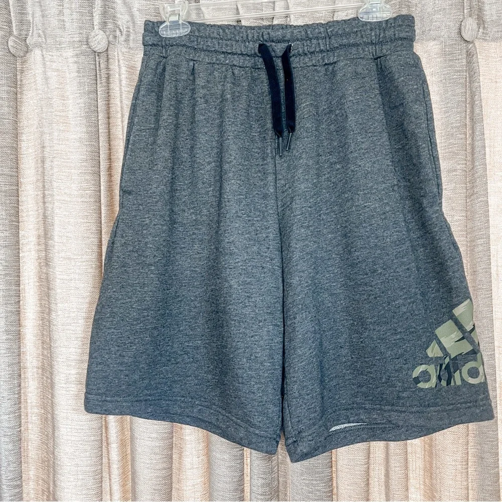 Adidas Essentials Heather Gray Tiger Camo Short Knit Apparel Size Small